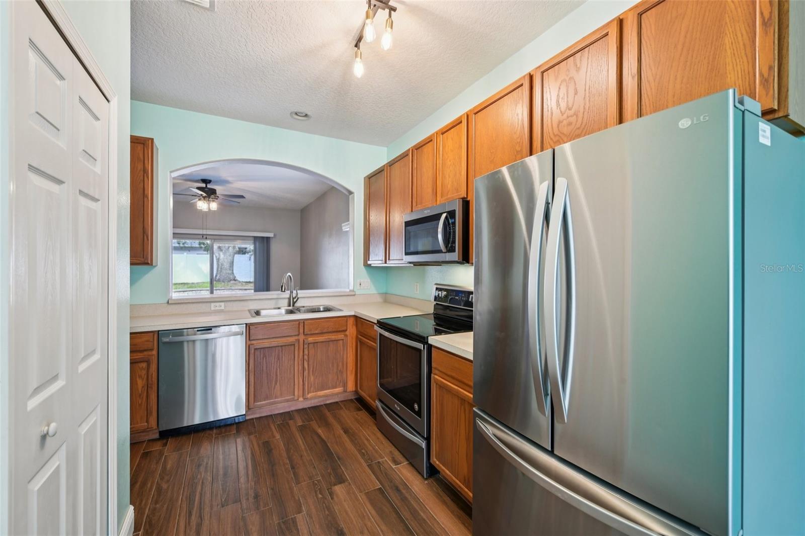 Image 14 of 43 For 8315 Lake Amhurst Trail