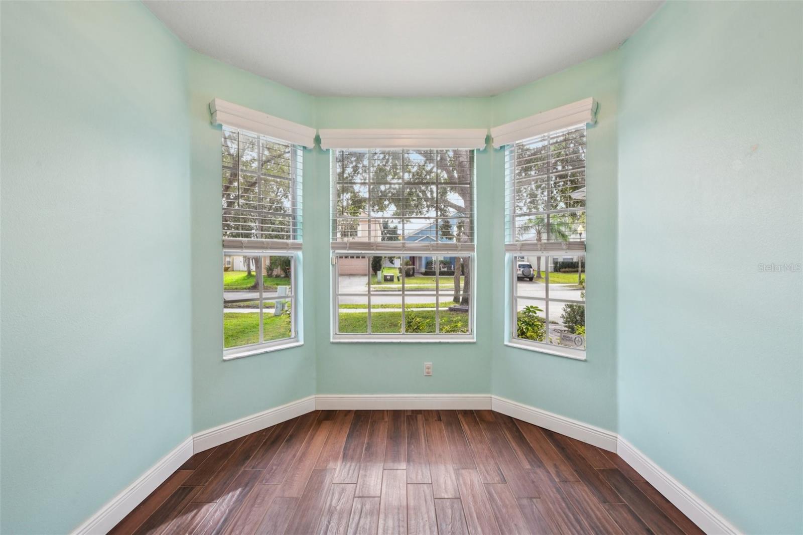 Image 18 of 43 For 8315 Lake Amhurst Trail