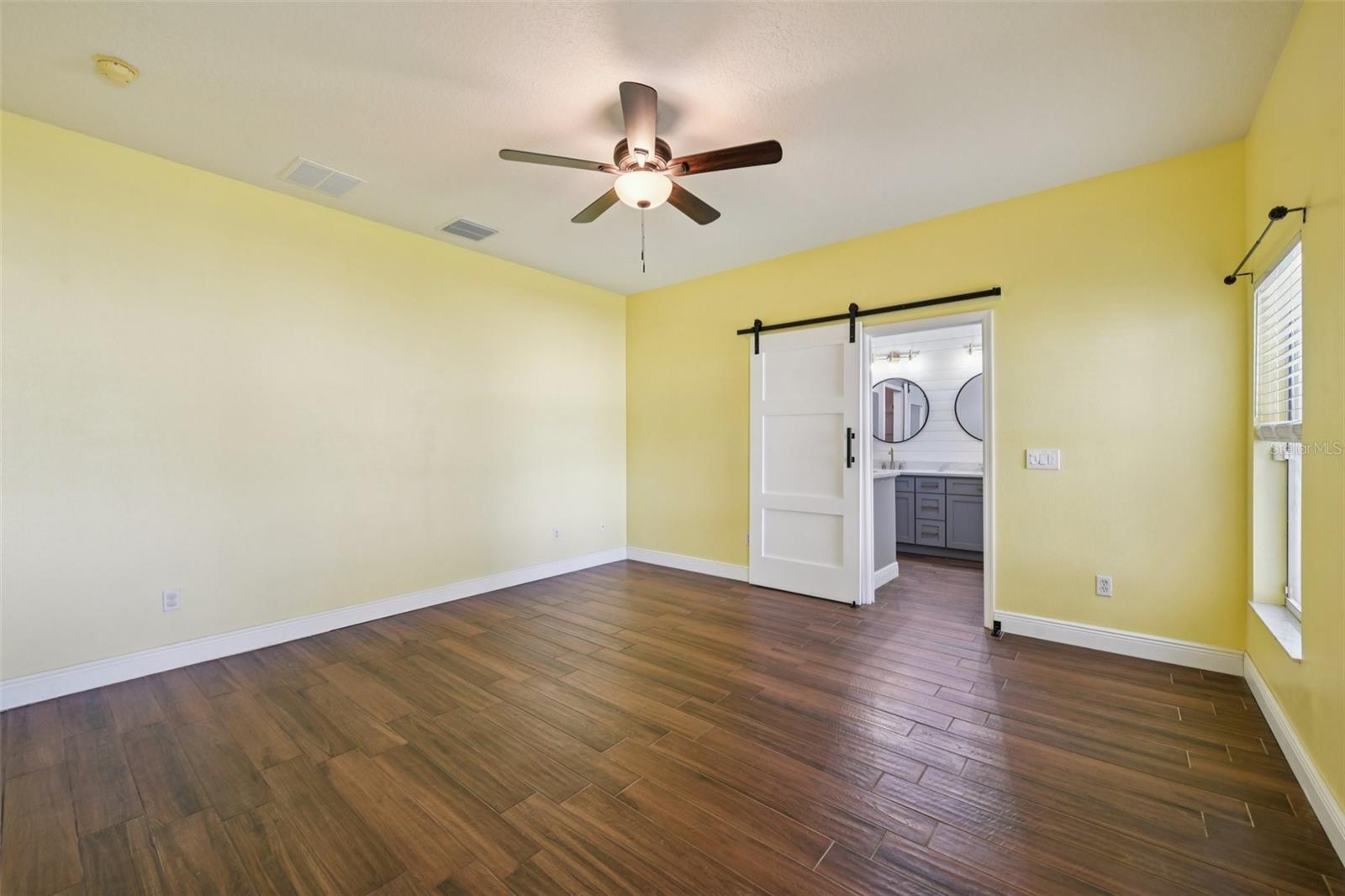 Image 21 of 43 For 8315 Lake Amhurst Trail