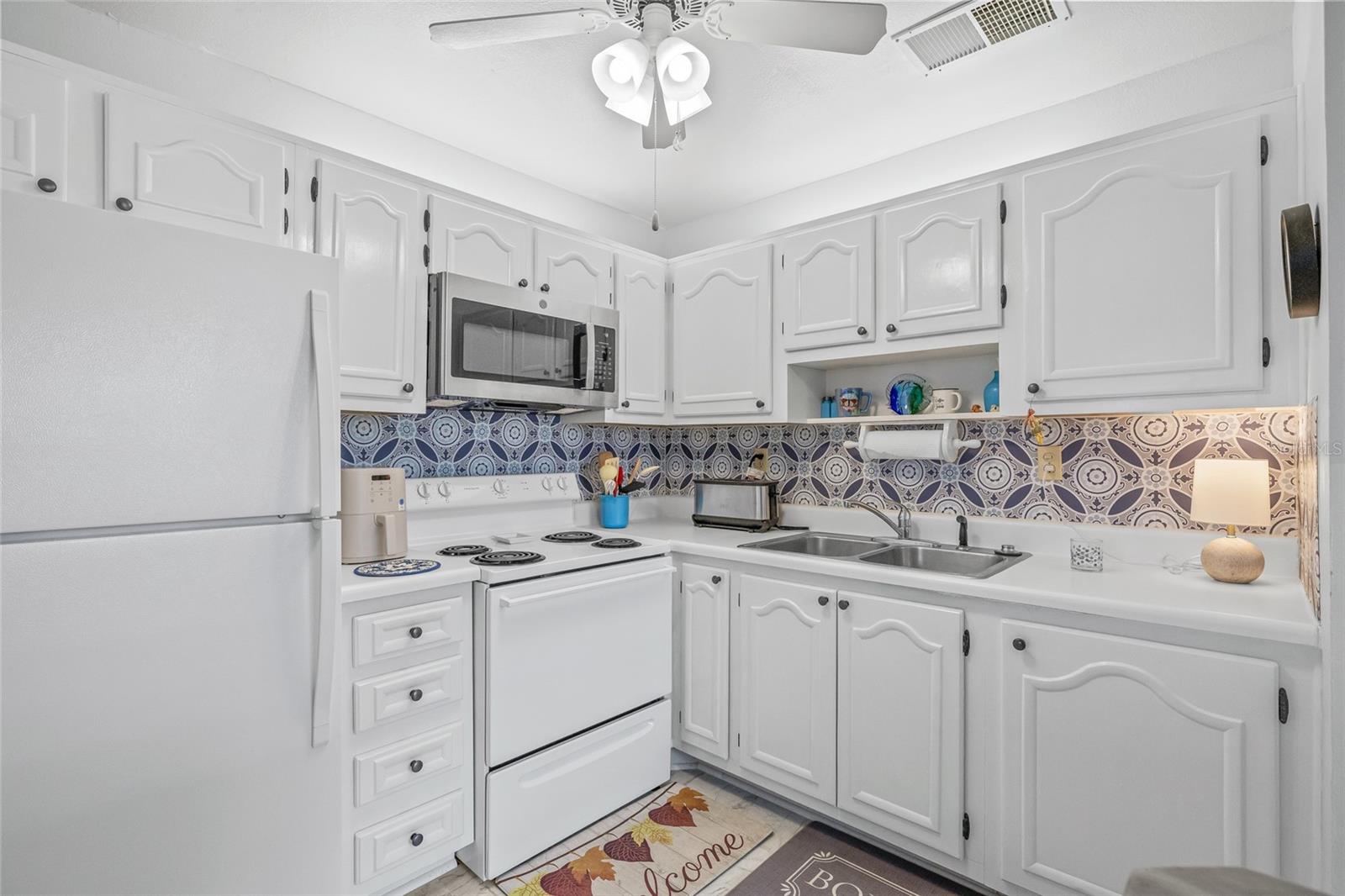 Listing photo id 10 for 11923 Boynton Lane B