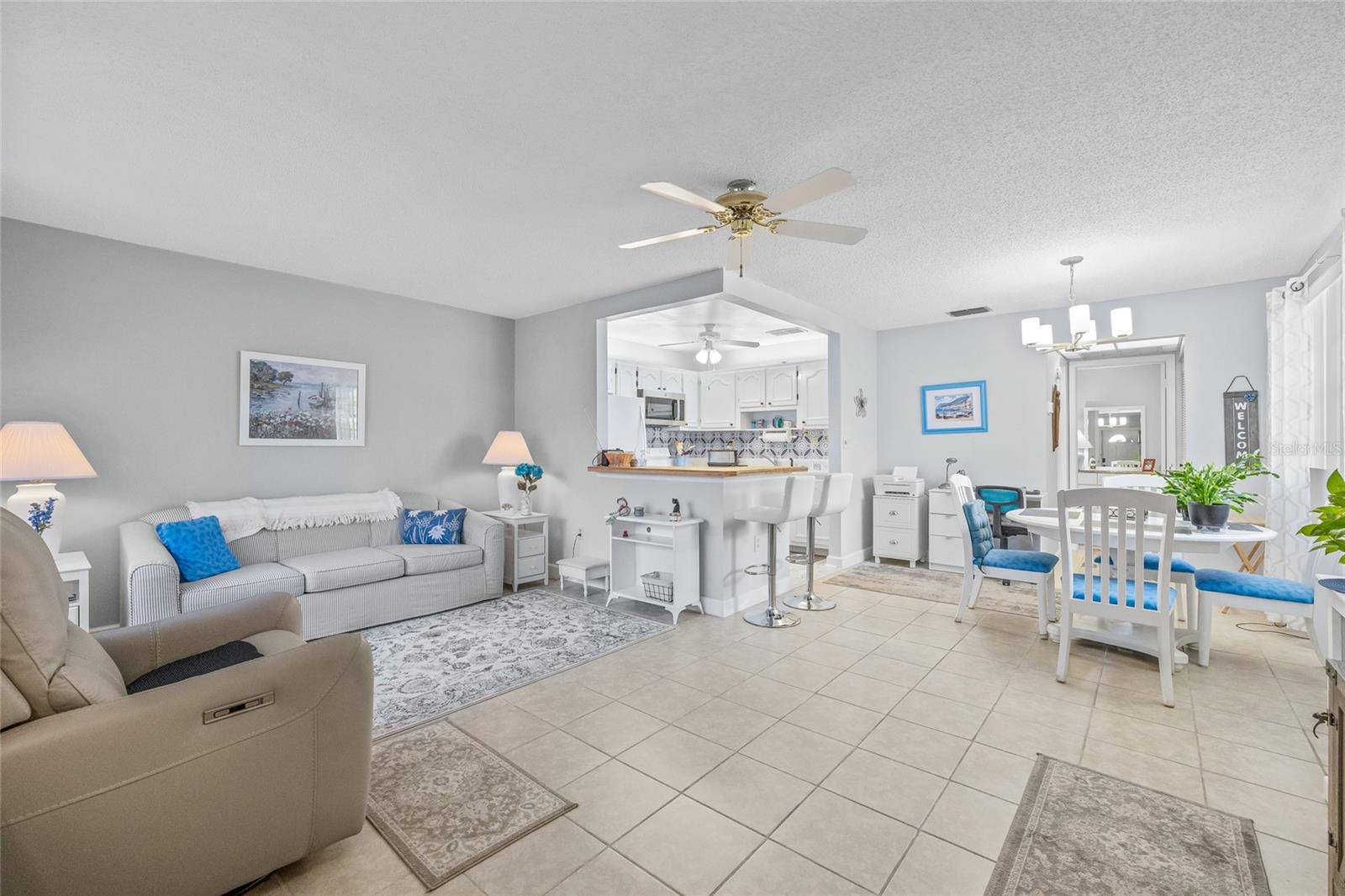 Listing photo id 2 for 11923 Boynton Lane B