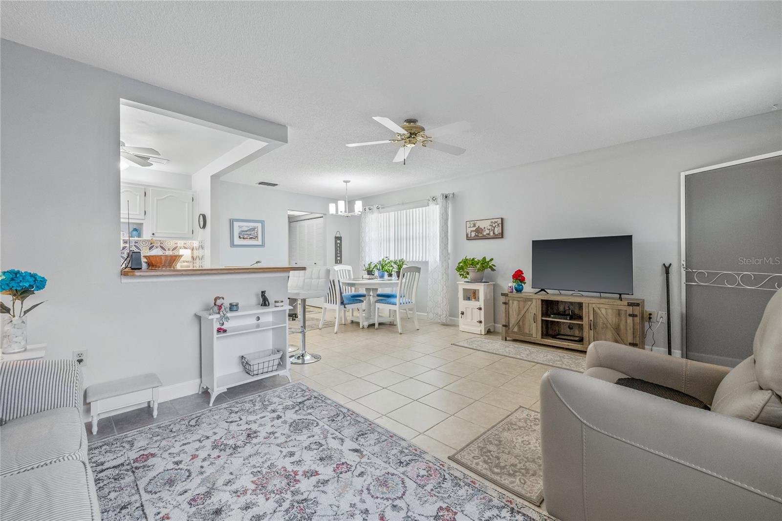 Listing photo id 5 for 11923 Boynton Lane B