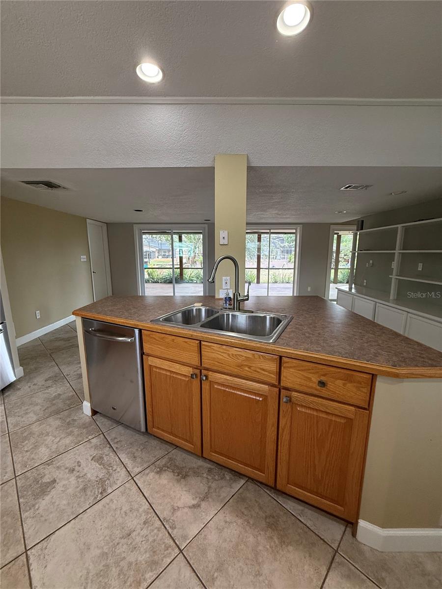 Image 11 of 39 For 103 Lake Brantley Terrace