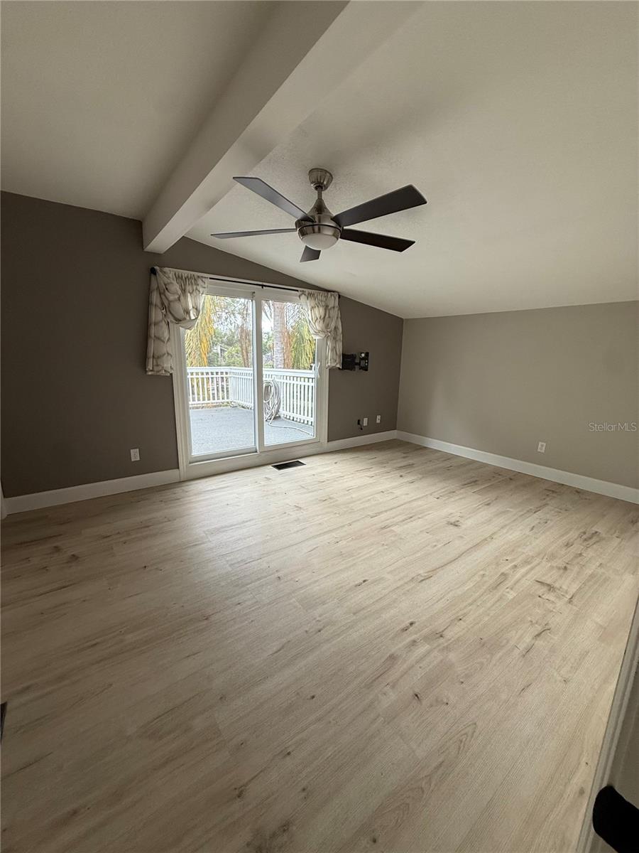 Image 18 of 39 For 103 Lake Brantley Terrace