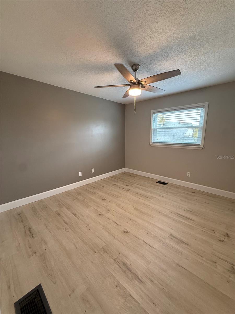 Image 21 of 39 For 103 Lake Brantley Terrace