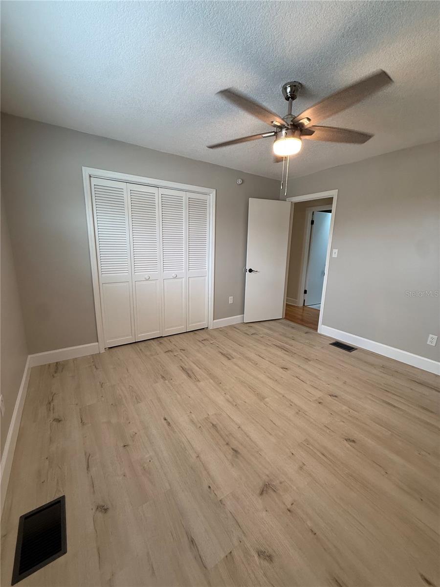 Image 22 of 39 For 103 Lake Brantley Terrace