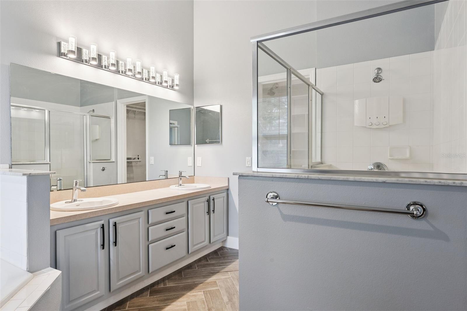 Image 25 of 49 For 655 Eagle Pointe S