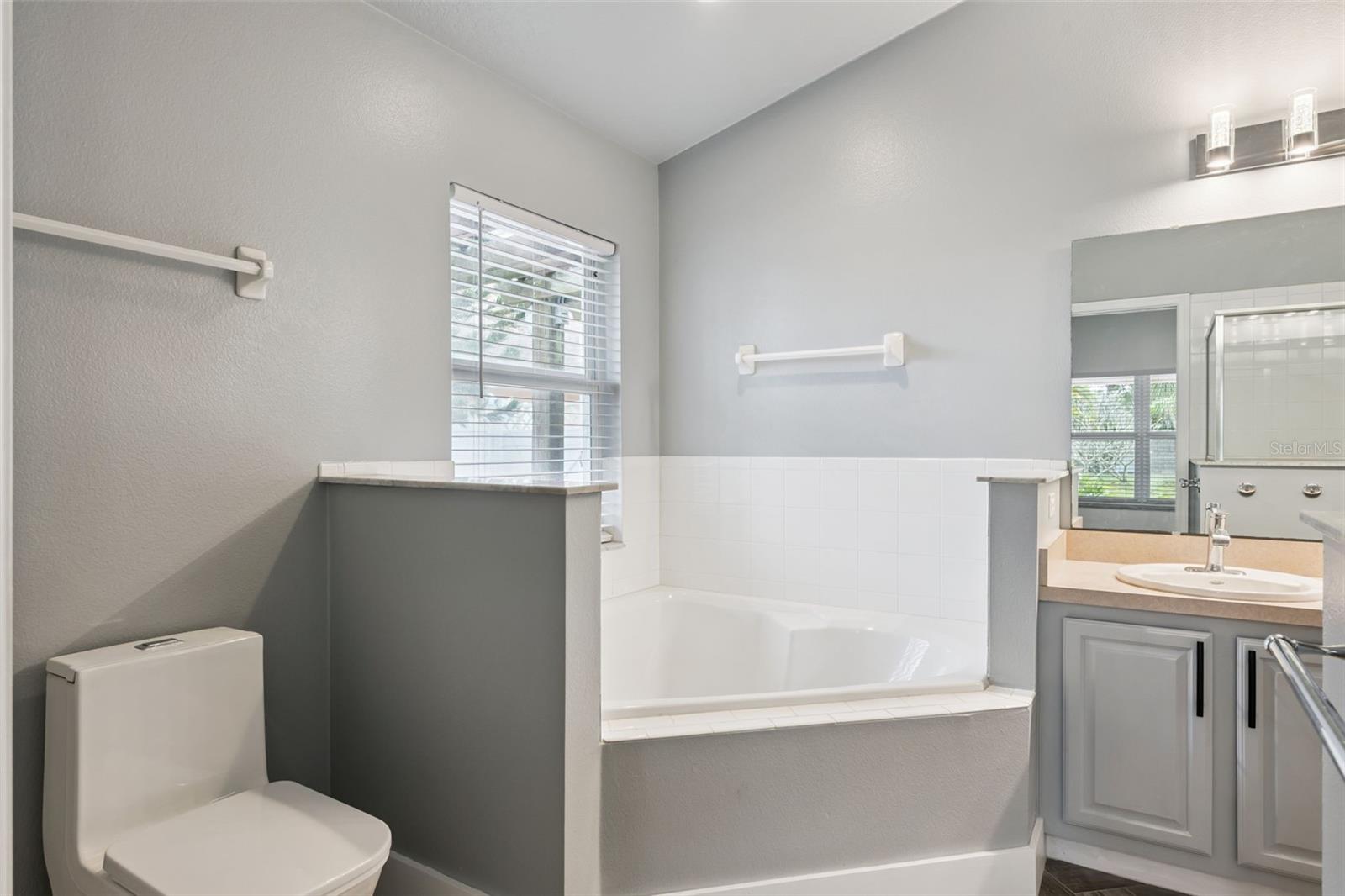 Image 26 of 49 For 655 Eagle Pointe S