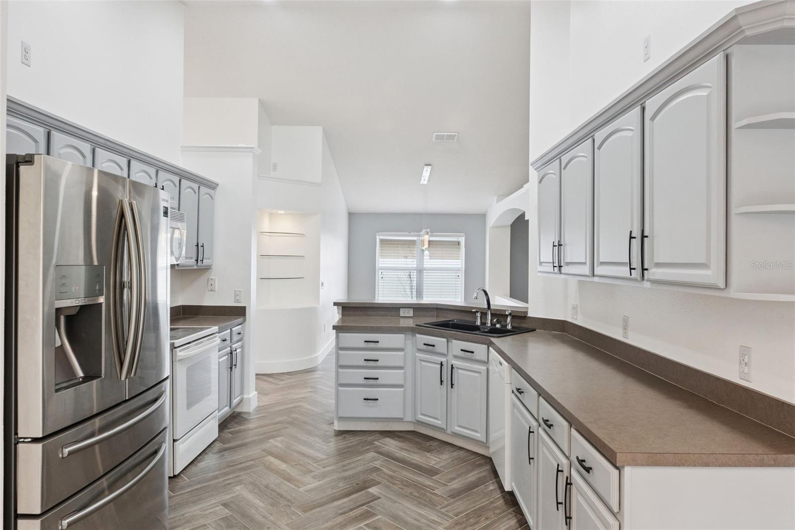 Image 5 of 49 For 655 Eagle Pointe S