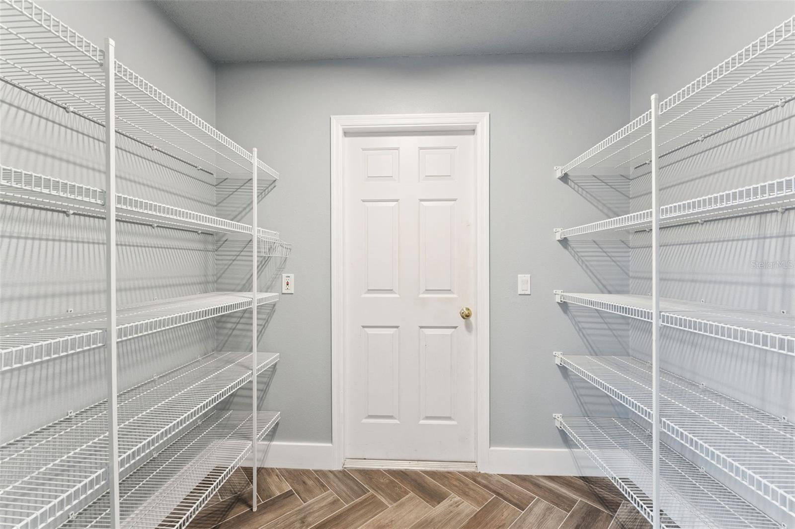 Image 9 of 49 For 655 Eagle Pointe S