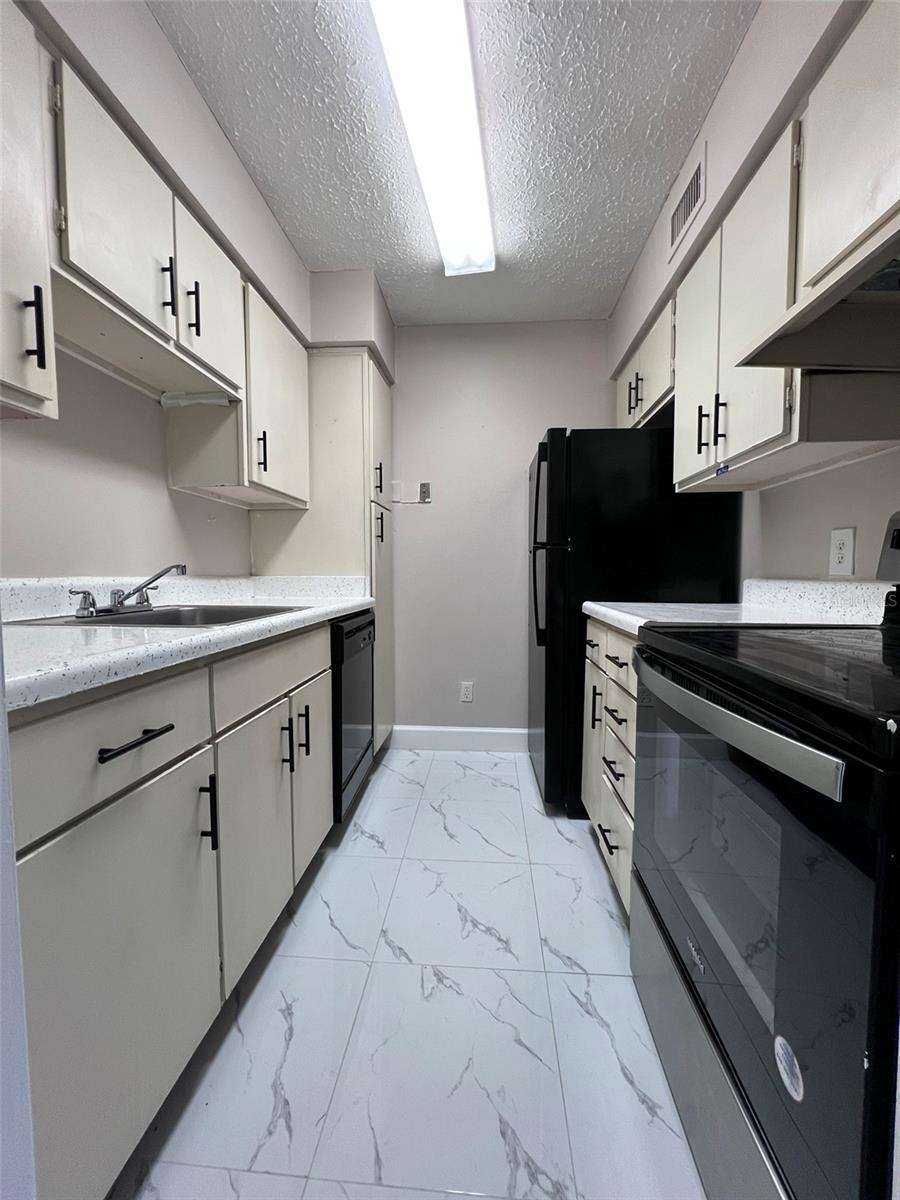 Image 9 of 21 For 305 Wymore Road 203