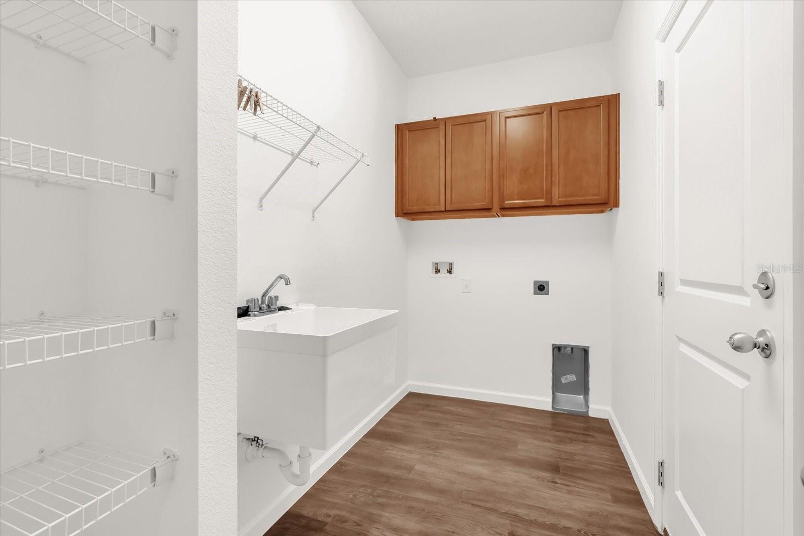 Image 16 of 29 For 2367 Liner Avenue