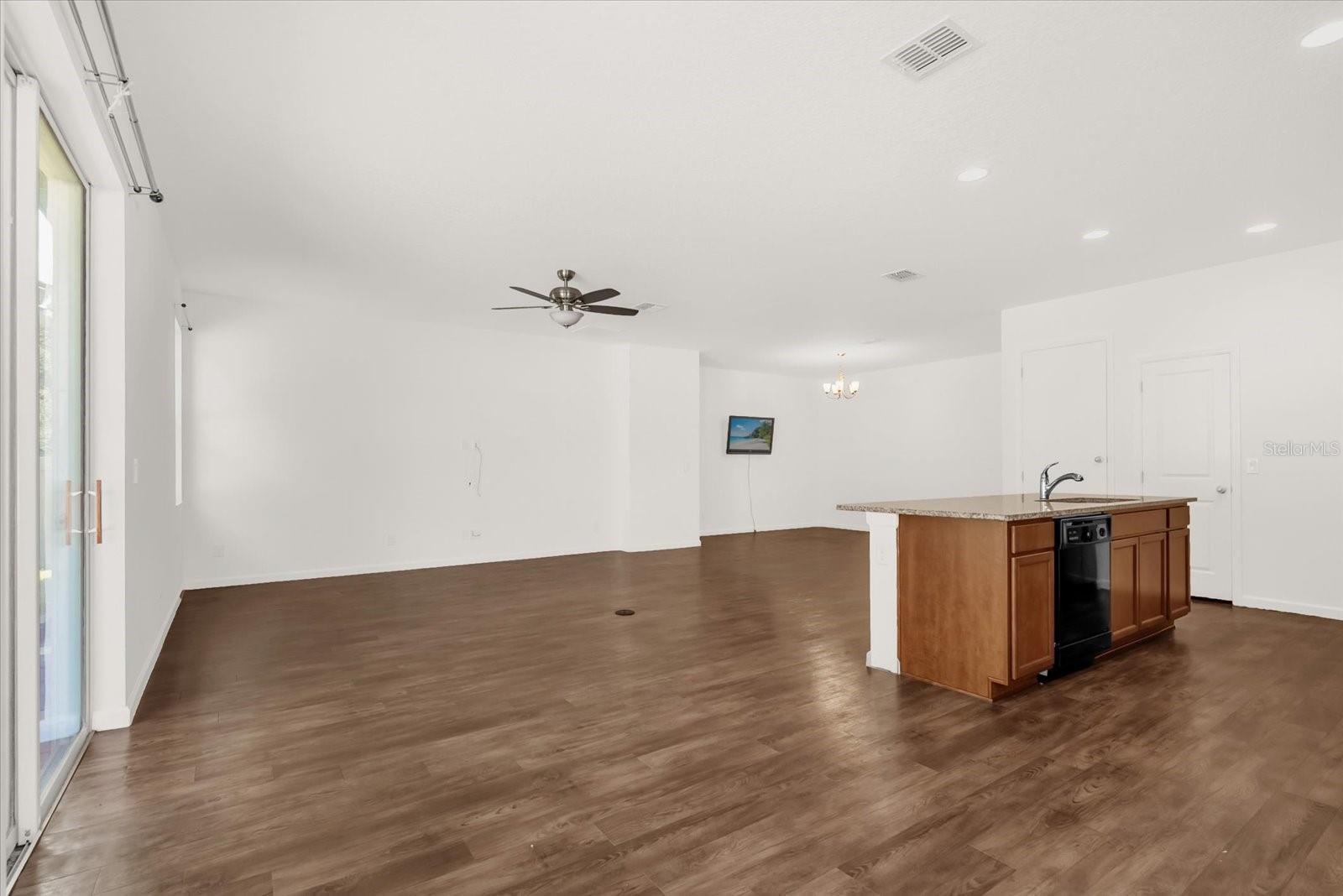 Image 3 of 29 For 2367 Liner Avenue