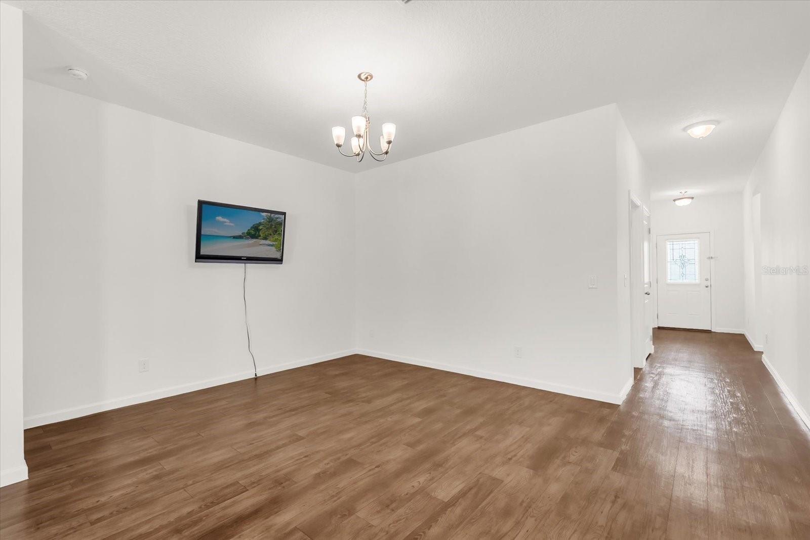 Image 4 of 29 For 2367 Liner Avenue