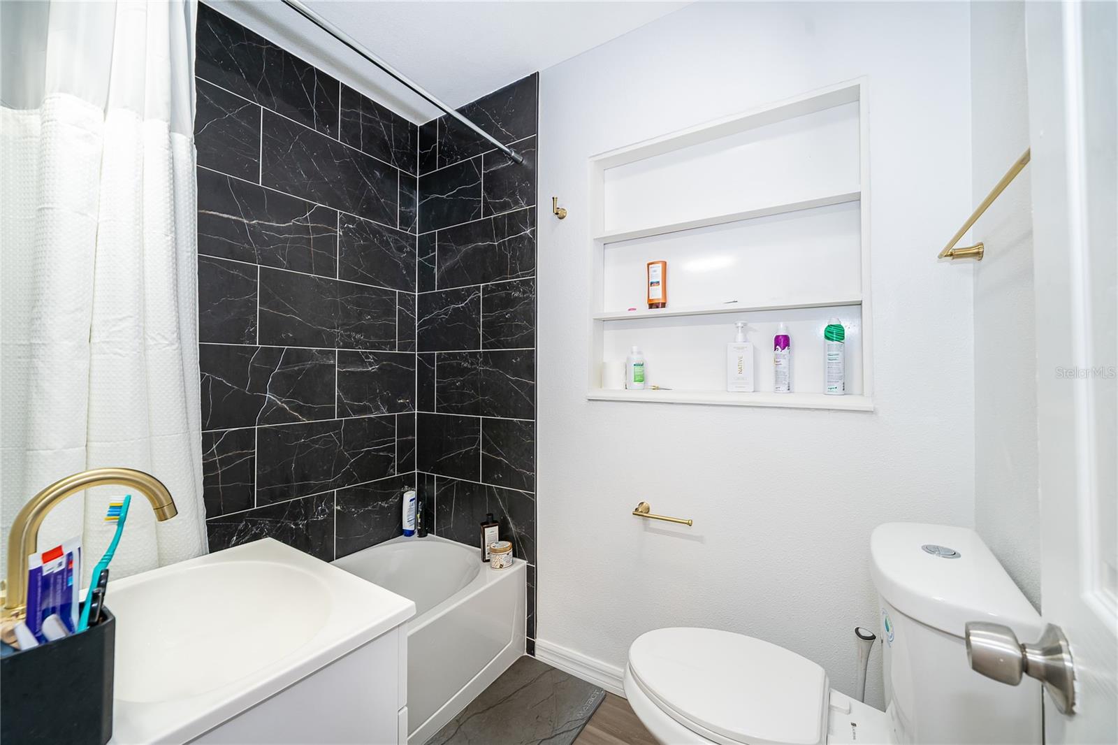 Image 17 of 26 For 917 Romano Avenue