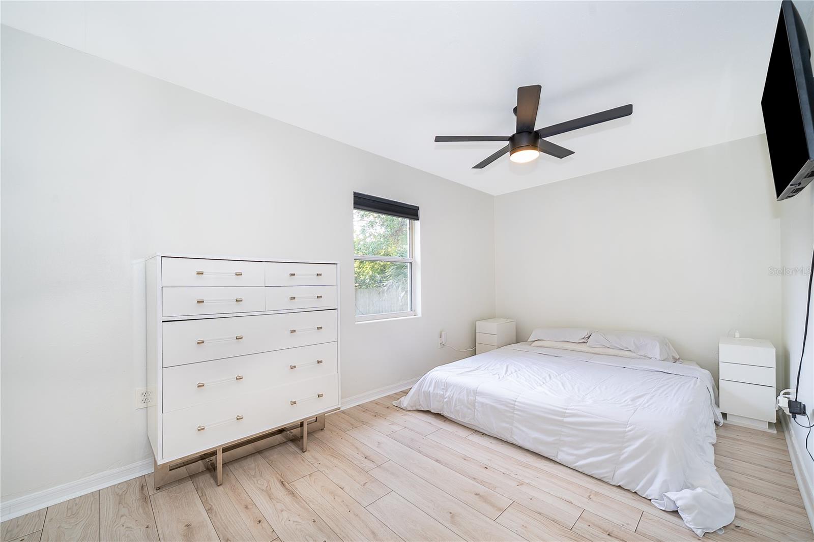 Image 19 of 26 For 917 Romano Avenue