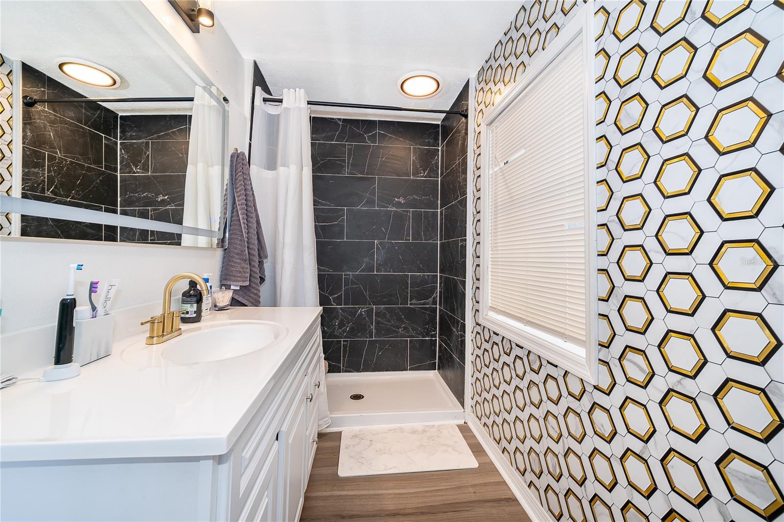 Image 23 of 26 For 917 Romano Avenue