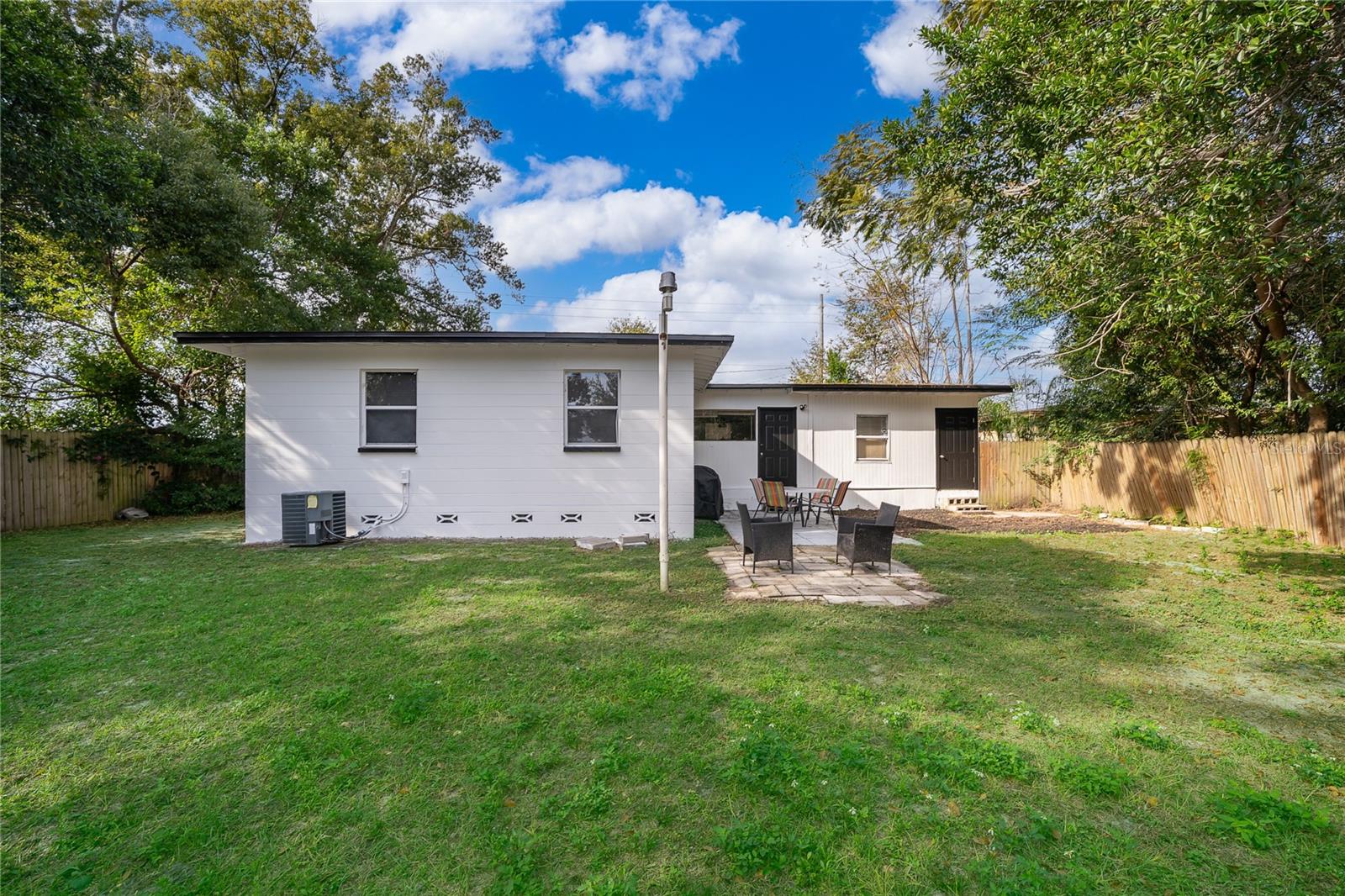 Image 24 of 26 For 917 Romano Avenue