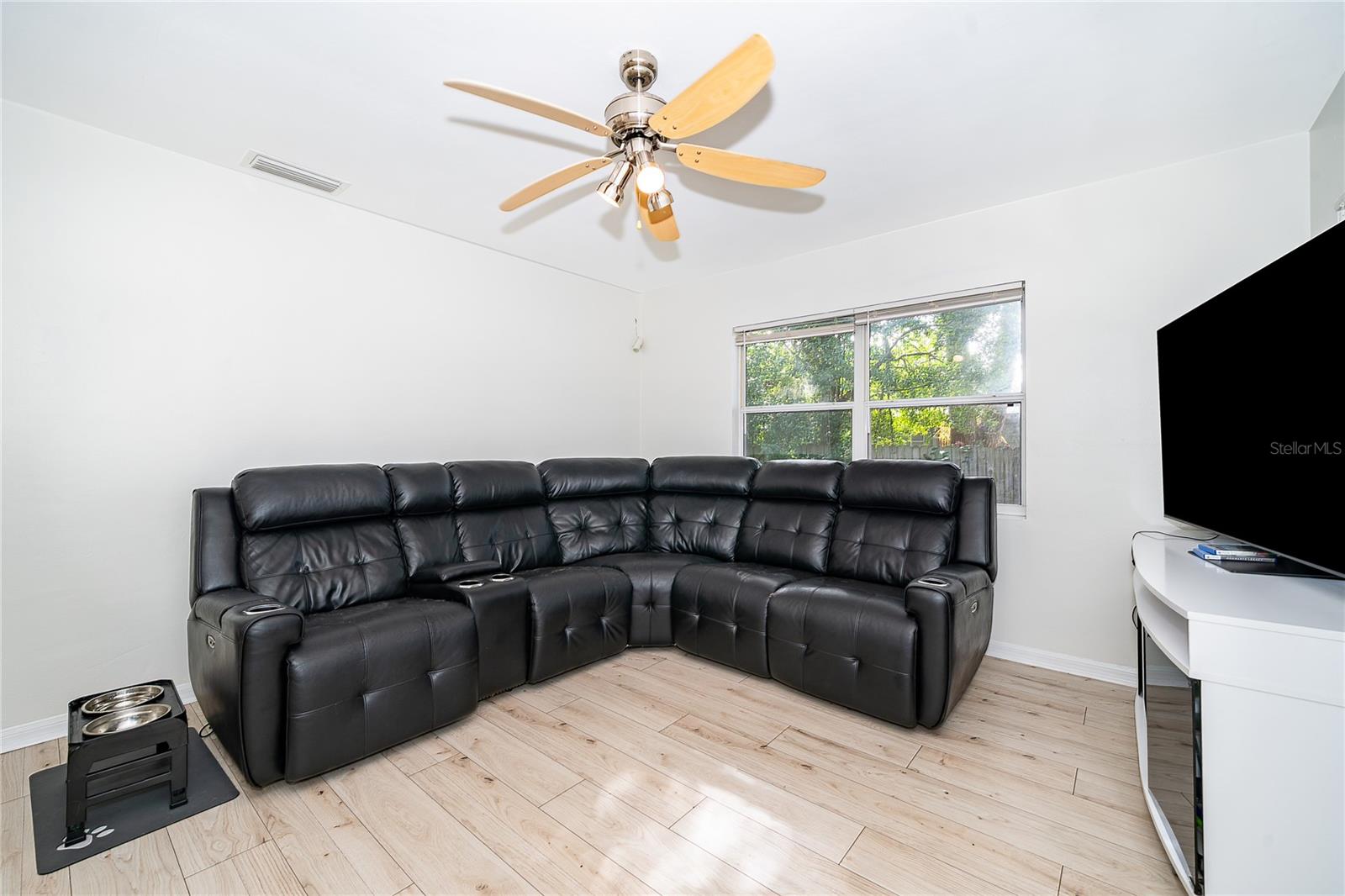 Image 4 of 26 For 917 Romano Avenue