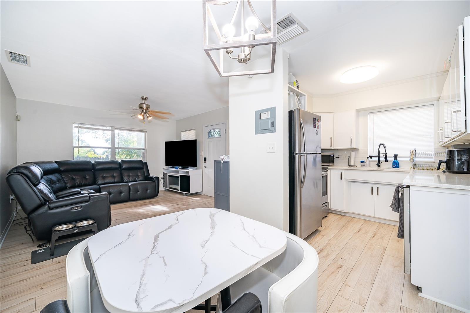 Image 8 of 26 For 917 Romano Avenue