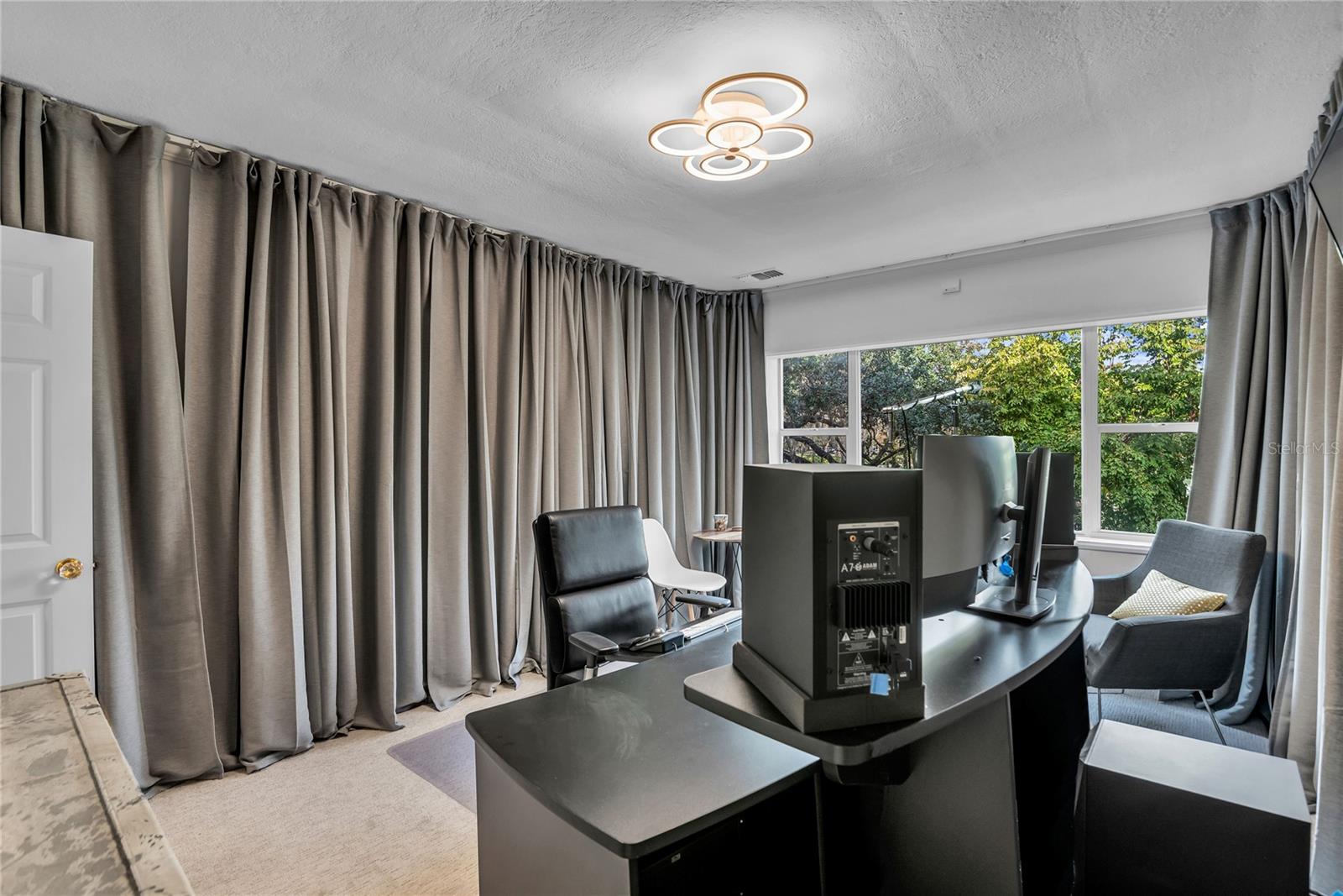 Image 13 of 28 For 640 Park Avenue 5