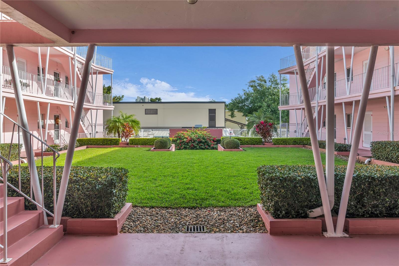 Image 19 of 28 For 640 Park Avenue 5