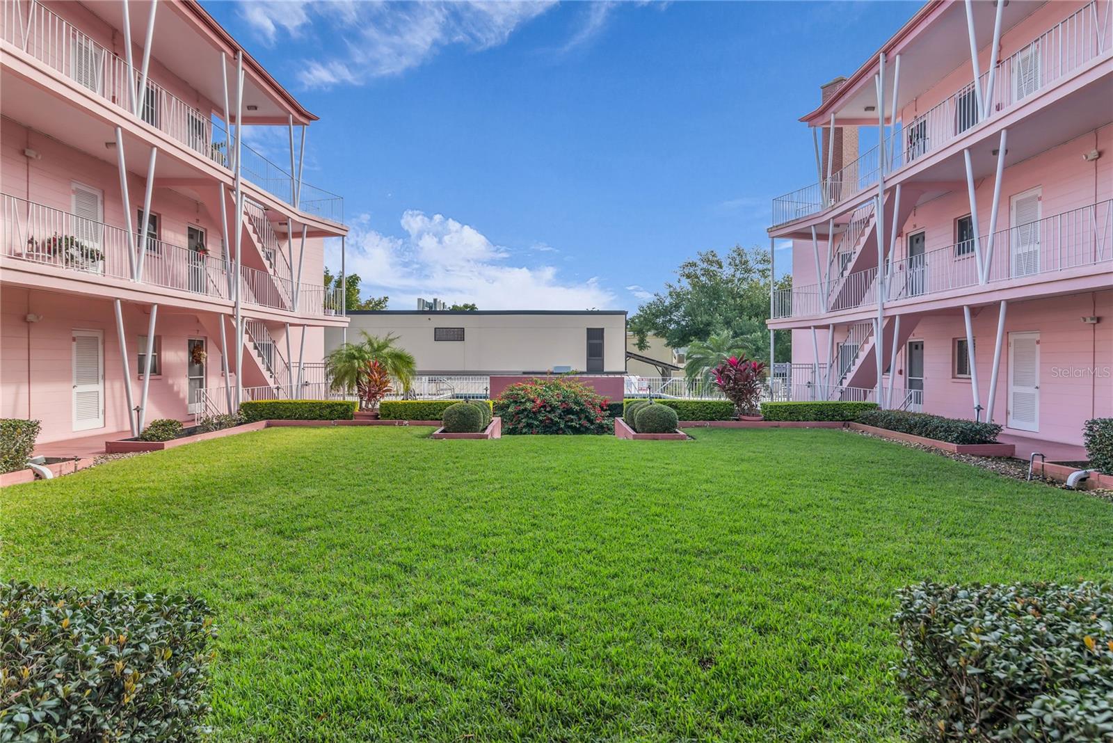 Image 20 of 28 For 640 Park Avenue 5