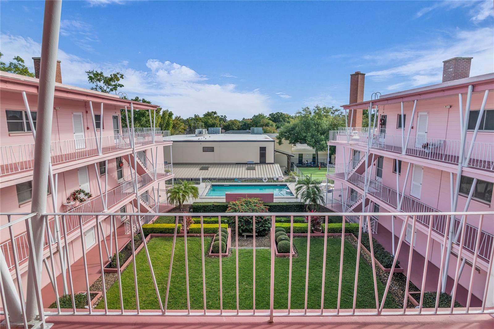 Image 21 of 28 For 640 Park Avenue 5