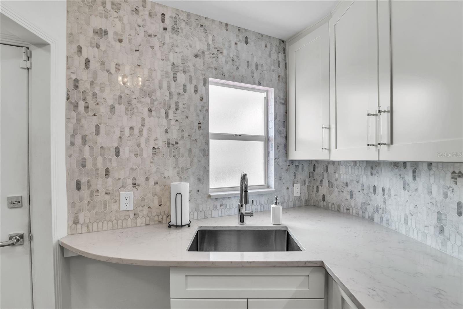 Image 8 of 28 For 640 Park Avenue 5