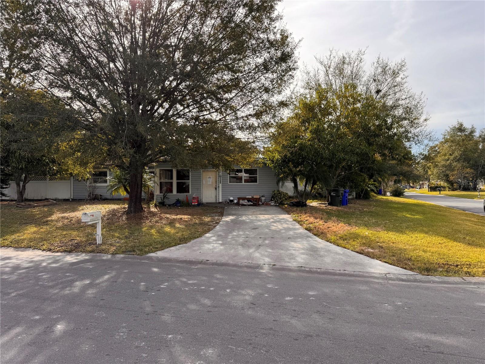 Listing Details for 1725 Park Drive, LAKELAND, FL 33803