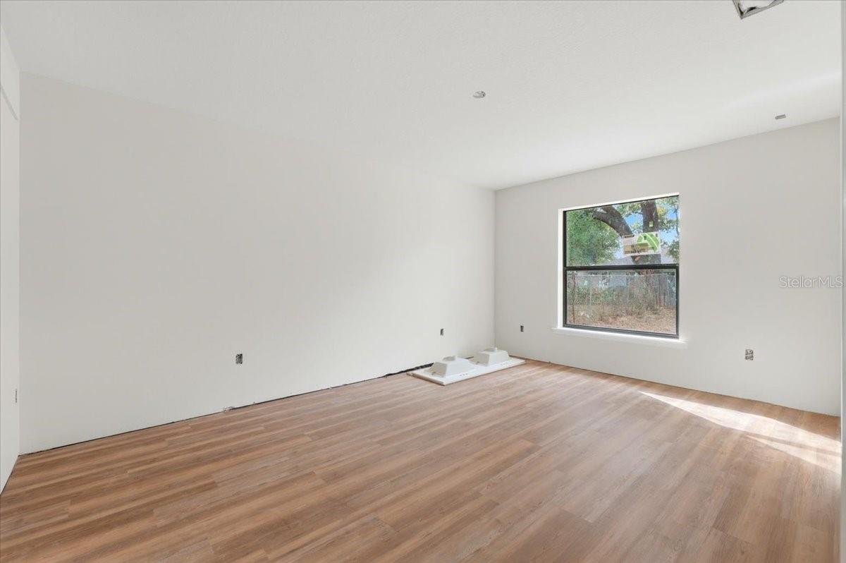 Image 12 of 22 For 518 Bennett Street