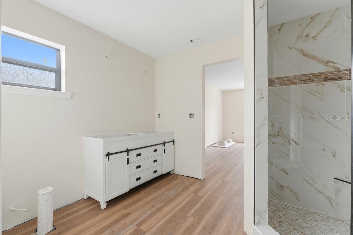 Image 13 of 22 For 518 Bennett Street