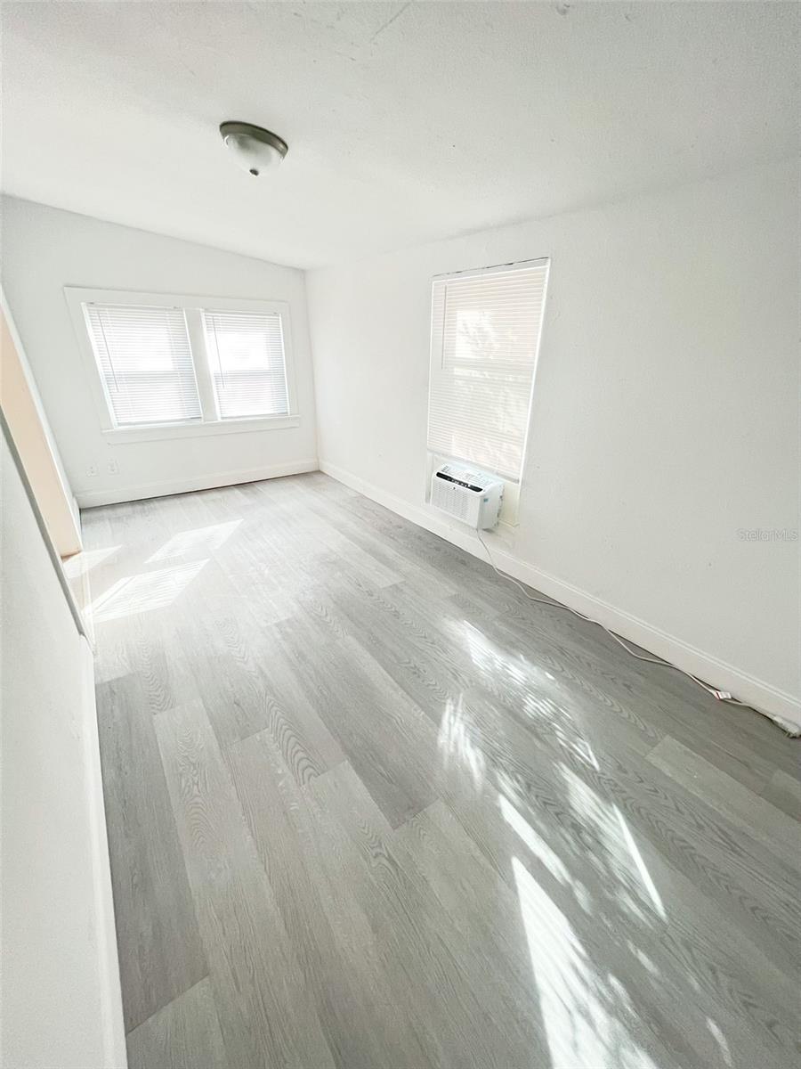 Image 28 of 36 For 205 Grove Street