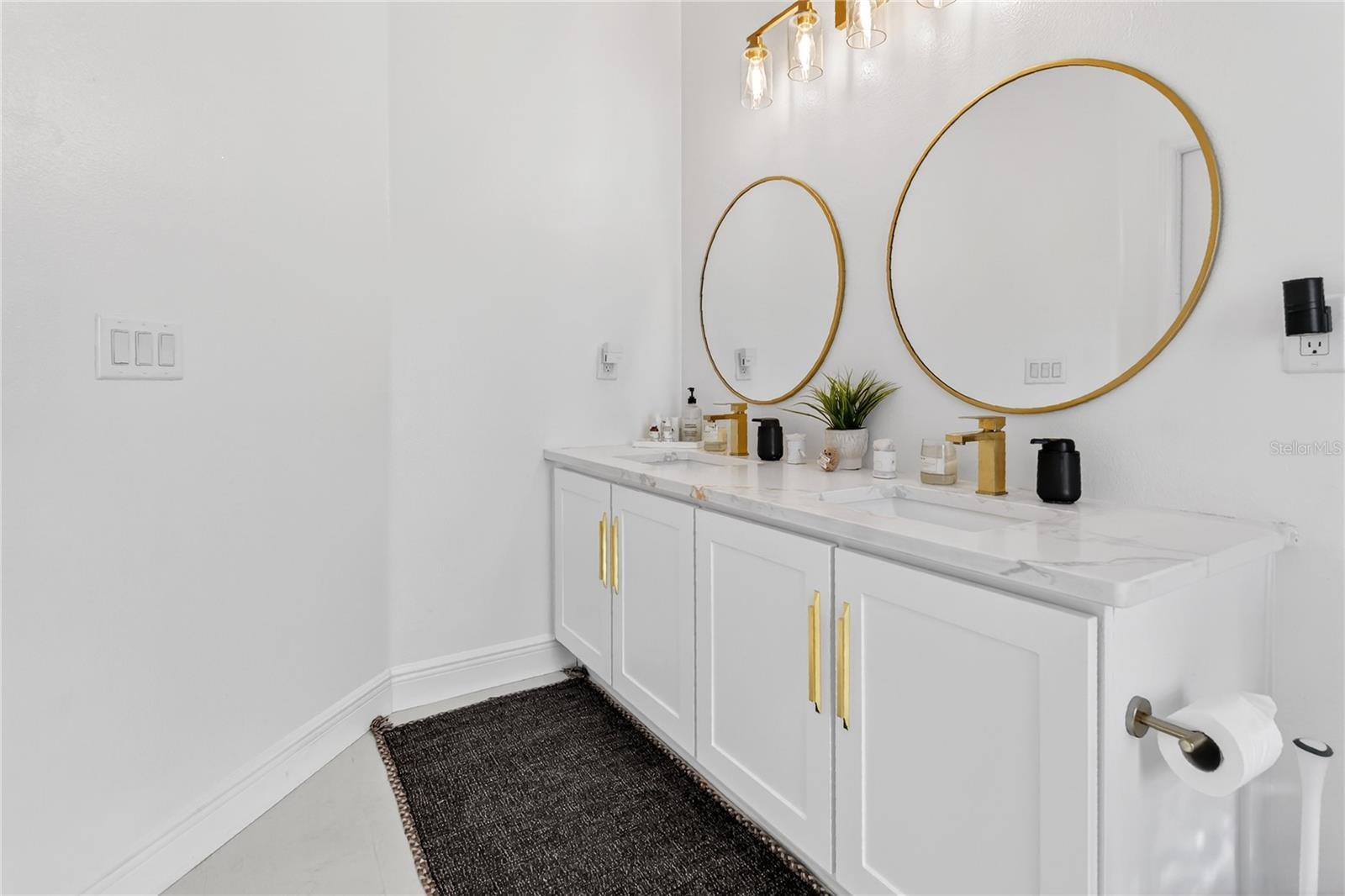 Image 13 of 39 For 548 Copley Lane