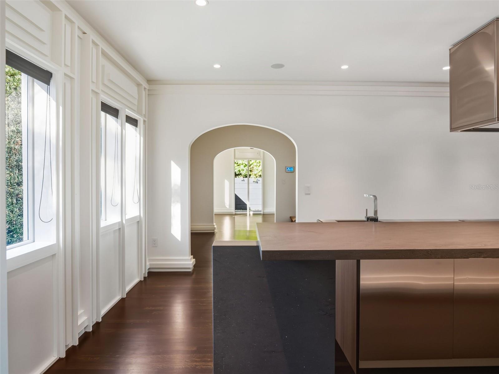 Image 11 of 53 For 1336 College Point