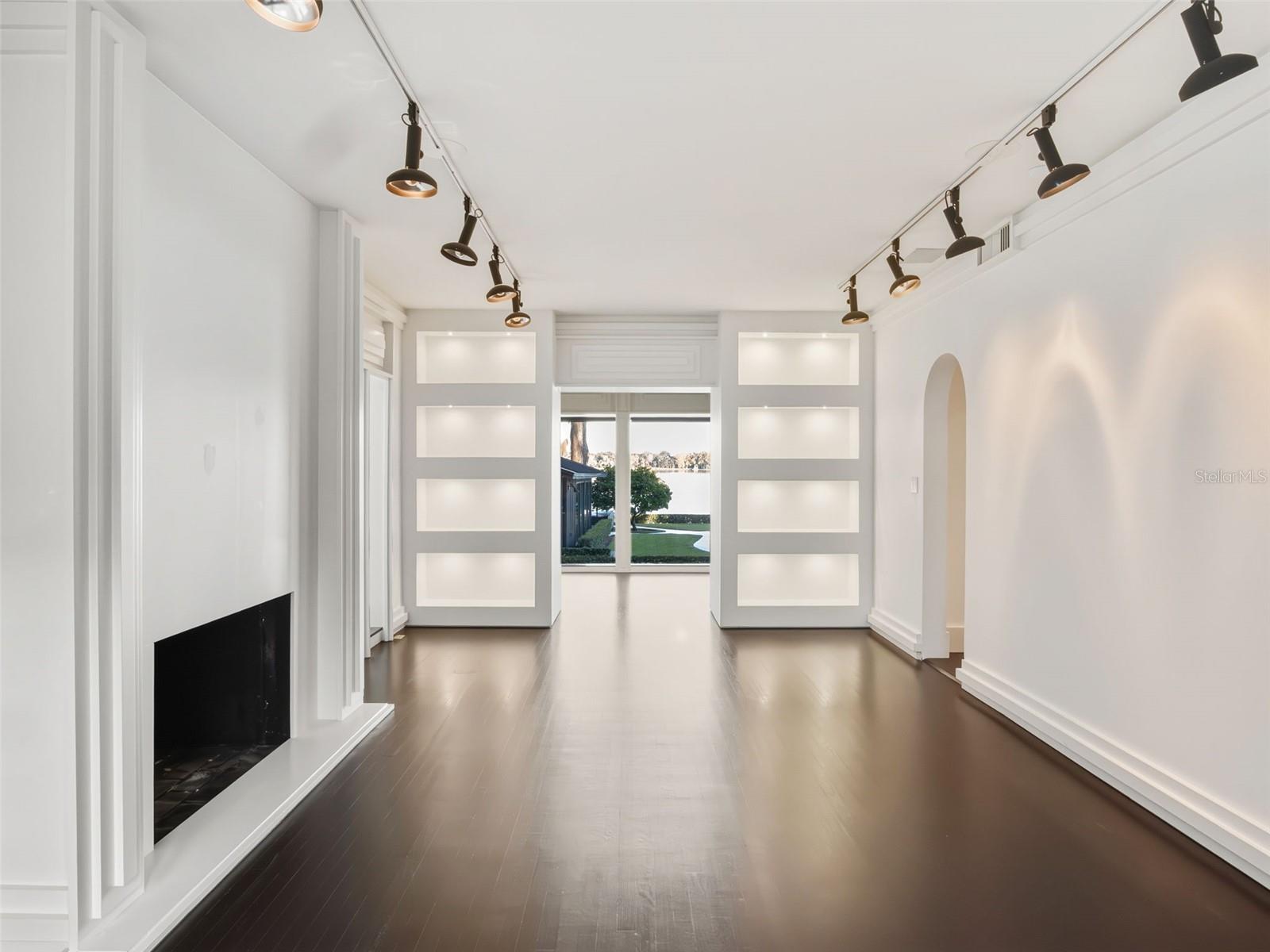 Image 13 of 53 For 1336 College Point