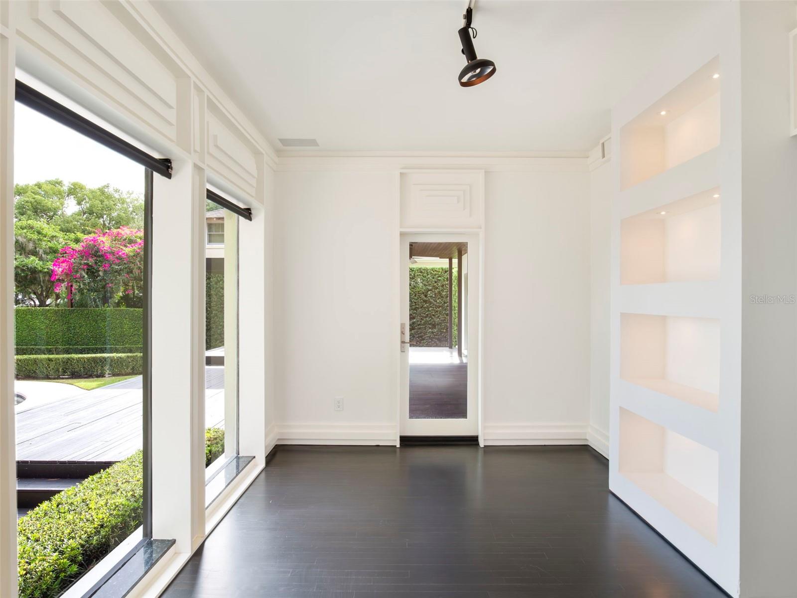 Image 15 of 53 For 1336 College Point