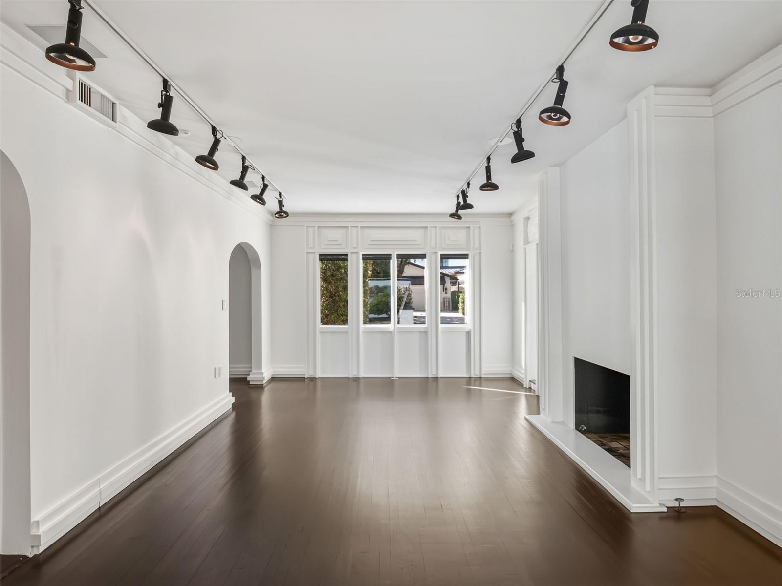 Image 16 of 53 For 1336 College Point