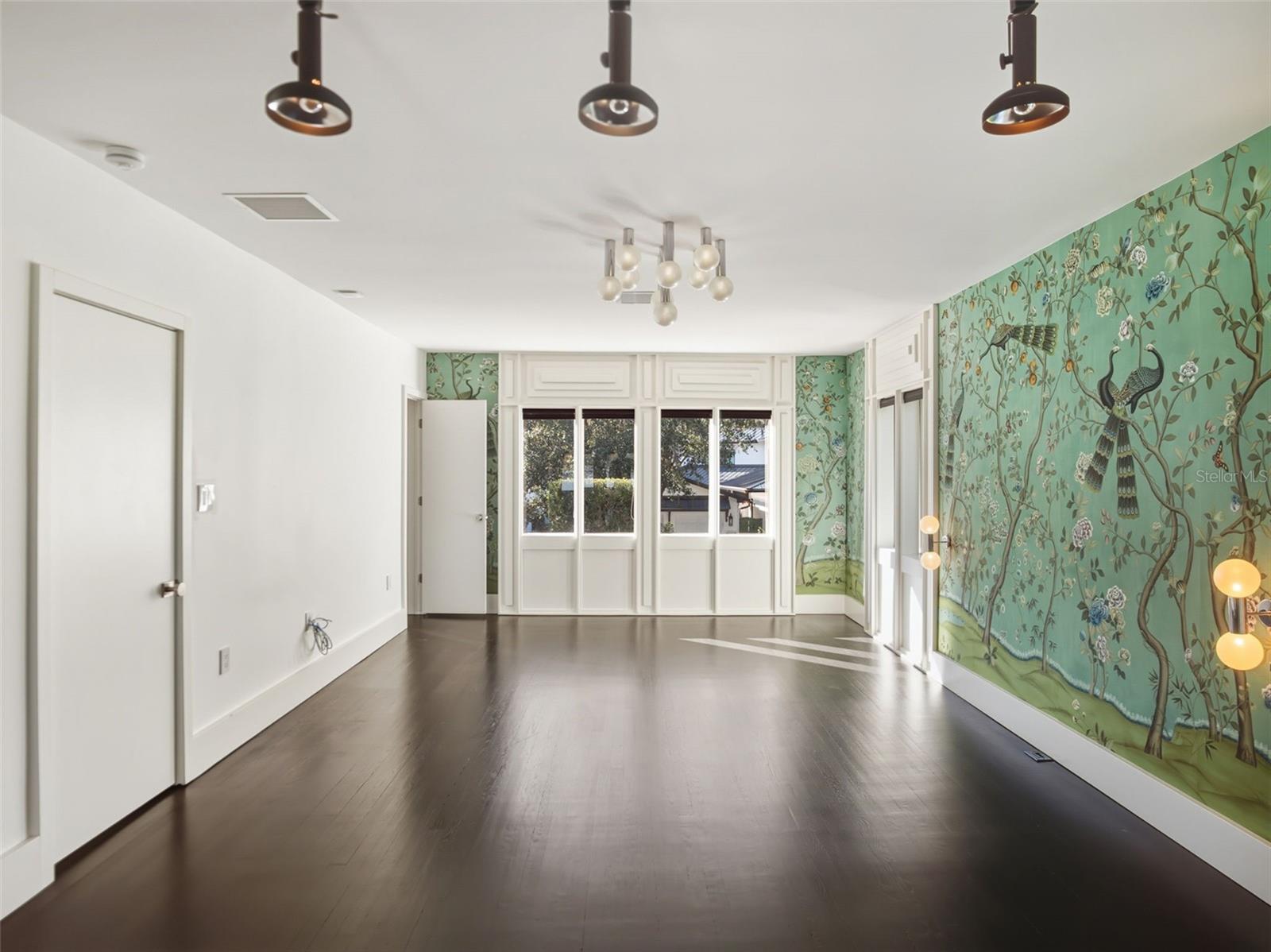 Image 21 of 53 For 1336 College Point