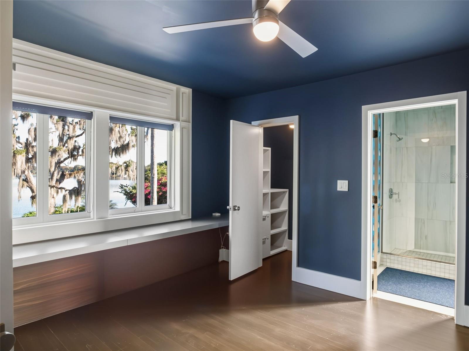 Image 24 of 53 For 1336 College Point