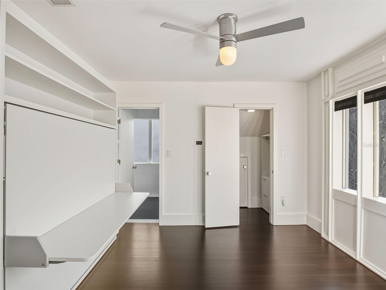 Image 29 of 53 For 1336 College Point