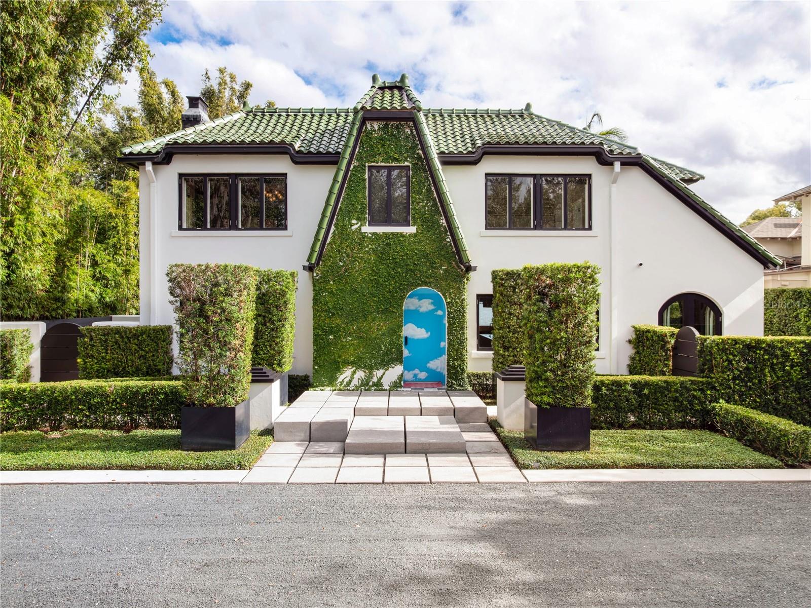 Image 3 of 53 For 1336 College Point