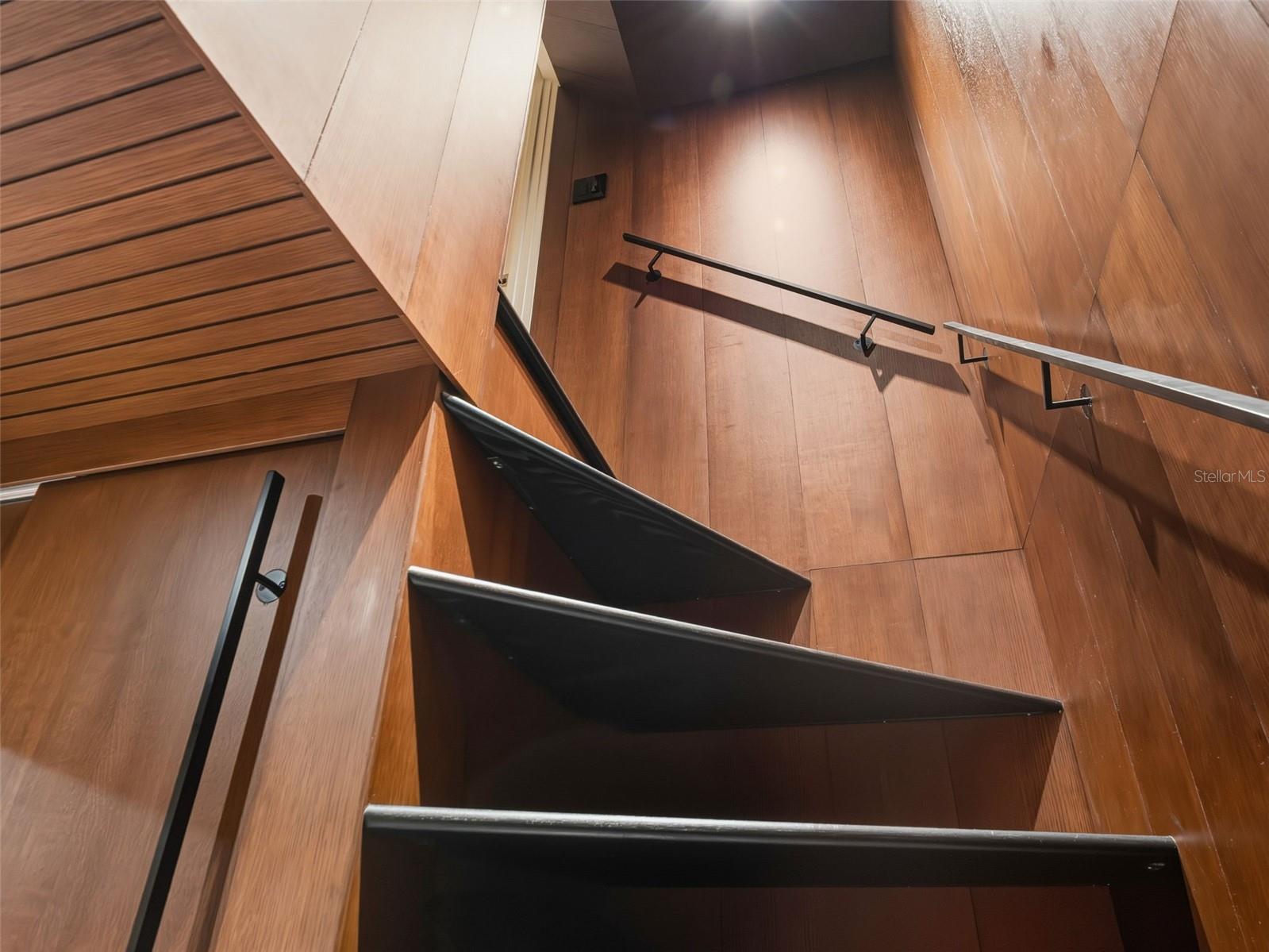 Image 31 of 53 For 1336 College Point