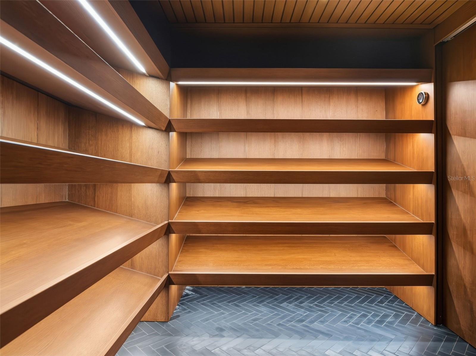 Image 32 of 53 For 1336 College Point