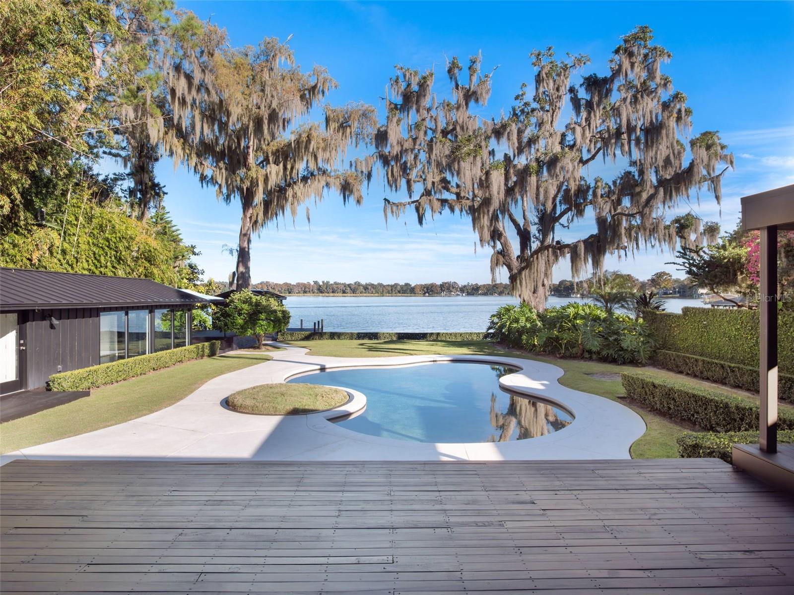 Image 33 of 53 For 1336 College Point