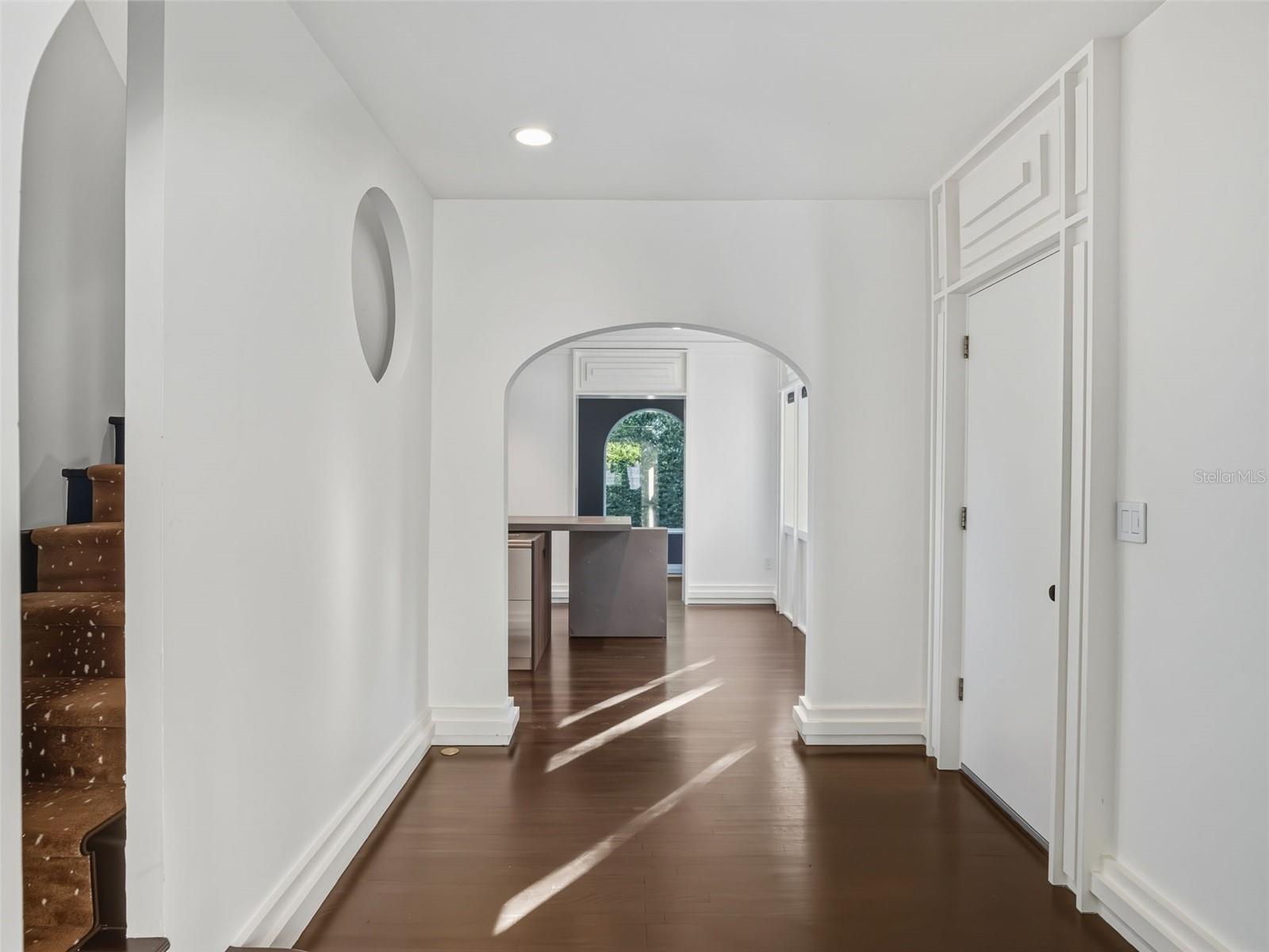 Image 4 of 53 For 1336 College Point