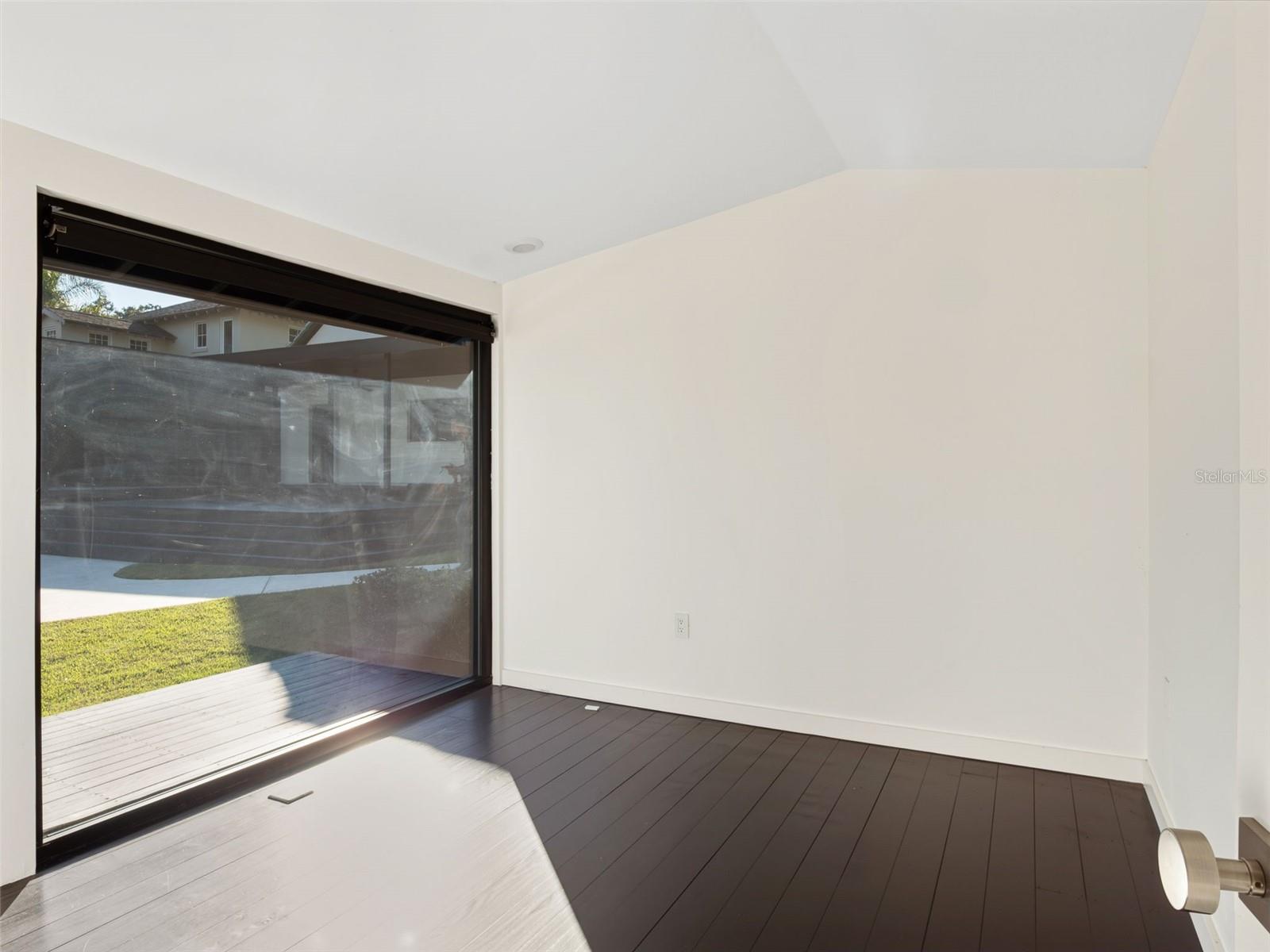 Image 40 of 53 For 1336 College Point