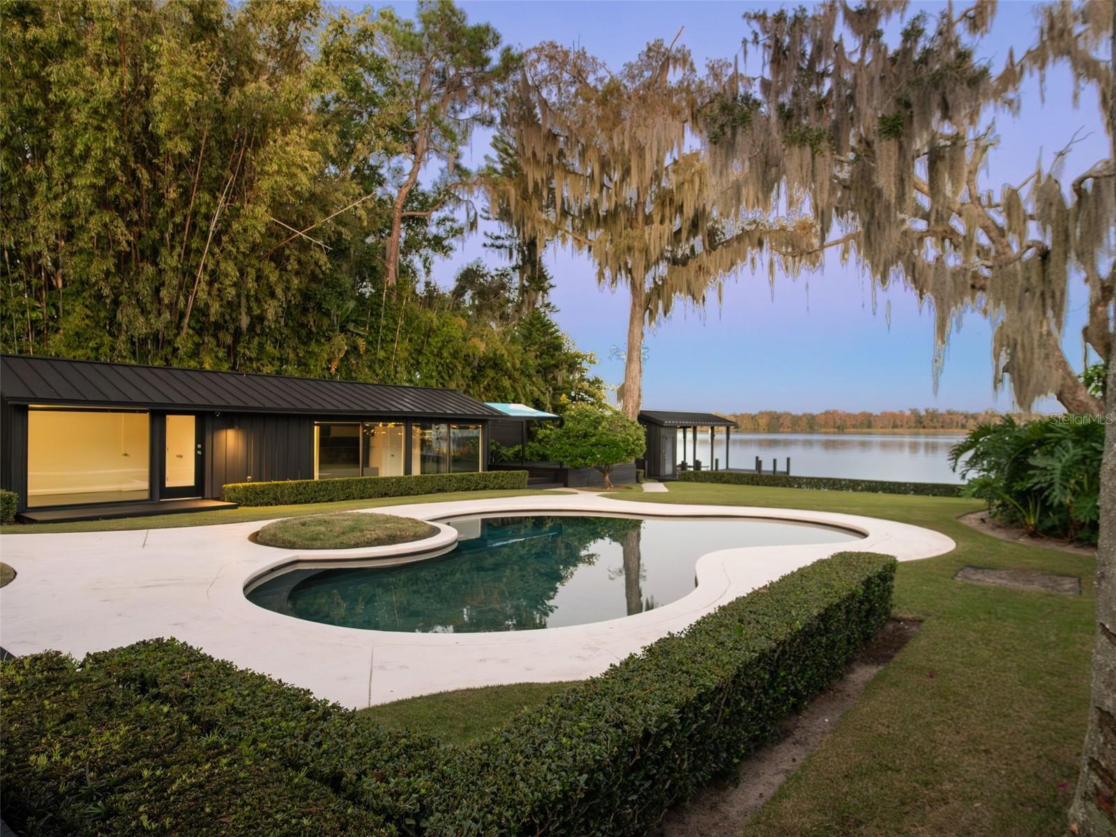 Image 50 of 53 For 1336 College Point