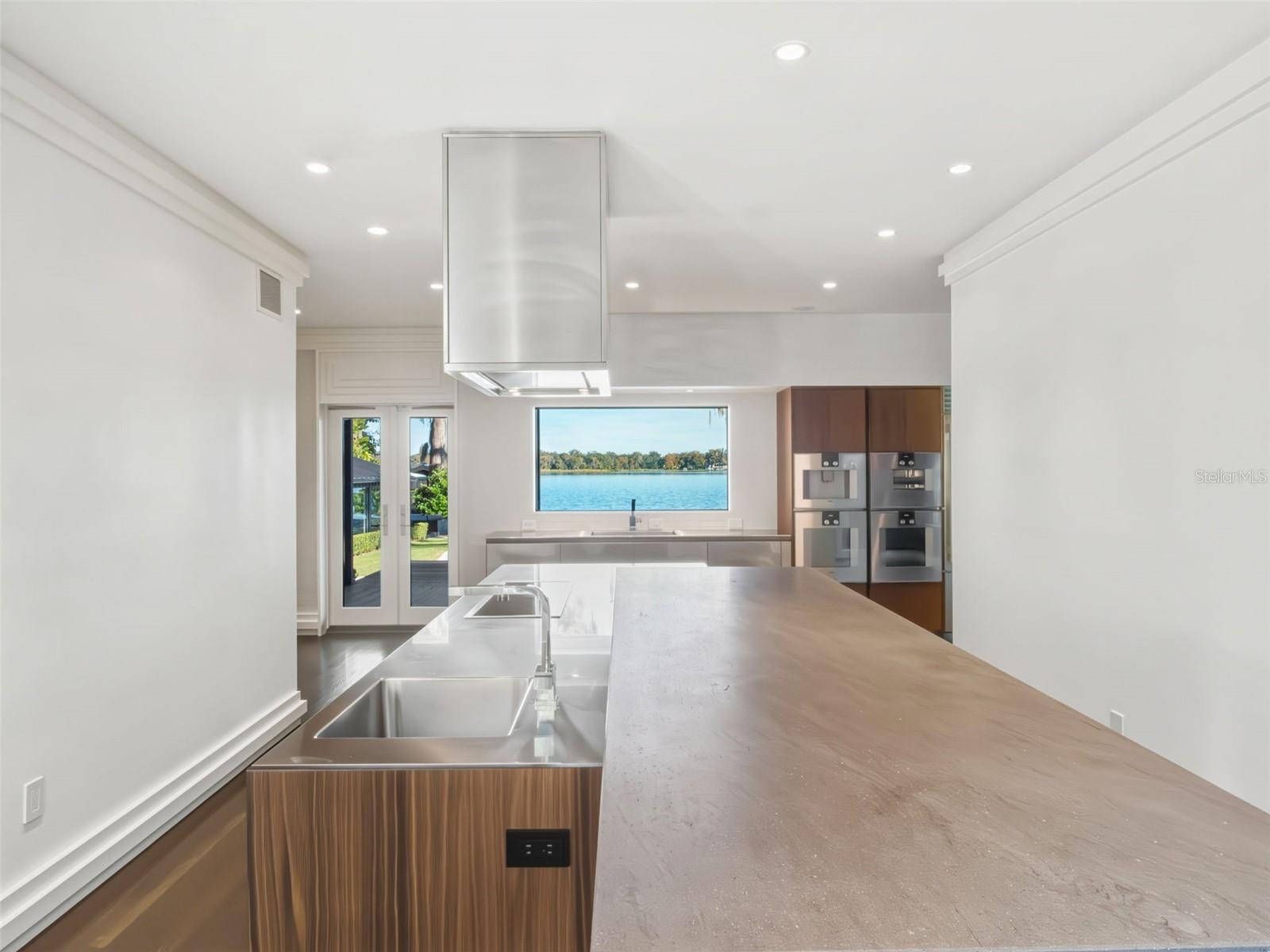 Image 6 of 53 For 1336 College Point