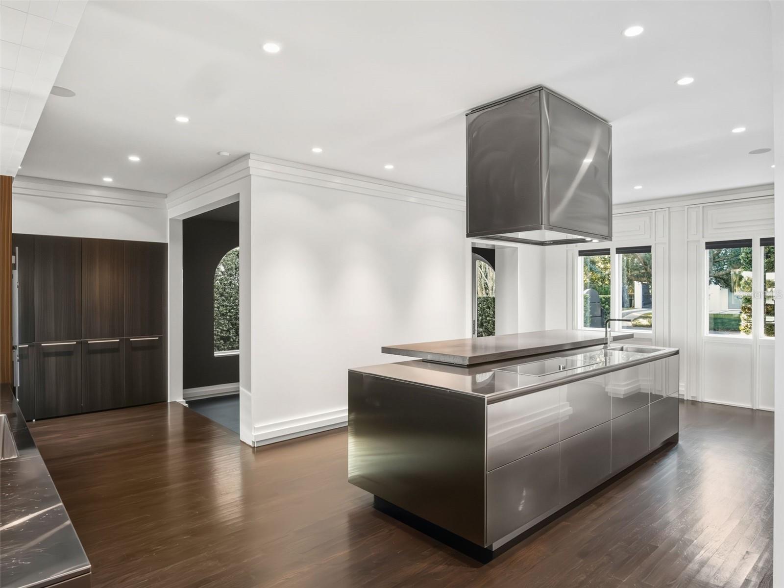 Image 8 of 53 For 1336 College Point